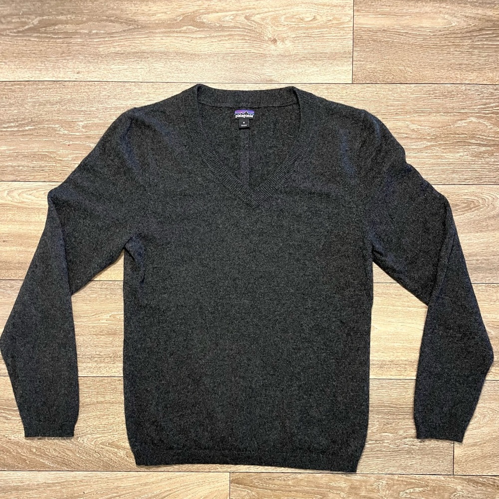 Patagonia Worn Wear®Women's Recycled Cashmere V-Neck Ink Black